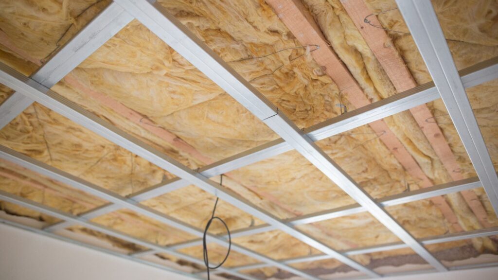 Isolamento termico della soffitta con pannelli isolanti
